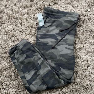 Wild fable camo sweat pants